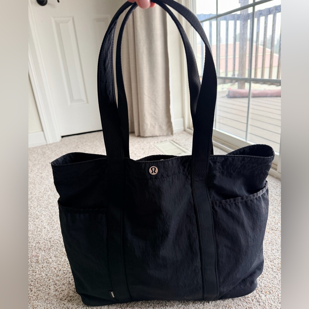 Lululemon Daily Multi-Pocket Tote Bag 20L
